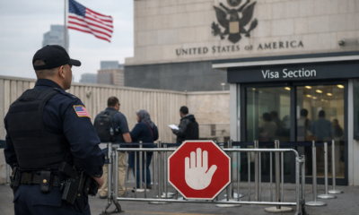 अमेरिका सरकार ने बड़ा फैसला लेते हुए 75 देशों के नागरिकों के लिए इमिग्रेशन वीज़ा प्रोसेसिंग पर अस्थायी रोक लगा दी है। यह निर्णय 21 जनवरी 2026 से लागू होगा और अगले आदेश तक प्रभावी रहेगा। यह रोक उन लोगों पर लागू होगी जो अमेरिका में स्थायी निवास (ग्रीन कार्ड) के लिए आवेदन कर रहे हैं। हालांकि, टूरिस्ट, स्टूडेंट और बिजनेस वीज़ा पर इसका असर नहीं पड़ेगा। अमेरिकी अधिकारियों का कहना है कि यह कदम वीज़ा जांच प्रक्रिया को सख्त बनाने और सरकारी सुविधाओं पर निर्भरता को रोकने के उद्देश्य से उठाया गया है। इस फैसले से एशिया, अफ्रीका, मध्य-पूर्व और लैटिन अमेरिका के कई देशों के नागरिक प्रभावित होंगे। इस निर्णय के कारण हजारों परिवारों के पुनर्मिलन और स्थायी बसावट की योजनाएं अब टल सकती हैं।