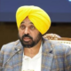 पंजाब सरकार ने 17 जुलाई 2020 के बाद भर्ती हुए सरकारी कर्मचारियों के वेतन को दोबारा तय (Pay Re-Fixation) करने के लिए विस्तृत और एकरूप दिशानिर्देश जारी किए हैं। यह फैसला Punjab and Haryana High Court के अंतिम आदेशों के अनुपालन में लिया गया है। इसका उद्देश्य वर्ष 2020 के आदेश के तहत कम तय किए गए वेतन को ठीक करना और पात्र कर्मचारियों को बकाया वेतन (एरियर) का भुगतान सुनिश्चित करना है। 🔍 वेतन पुनः निर्धारण (Pay Re-Fixation) का मतलब क्या है? वेतन पुनः निर्धारण का अर्थ है किसी कर्मचारी का वेतन उसकी नियुक्ति की तिथि से सही नियमों के अनुसार दोबारा तय करना। इस मामले में पाया गया कि नए भर्ती कर्मचारियों को पंजाब सरकार के अपने वेतन नियमों से कम वेतन दिया जा रहा था। ❓ नए दिशानिर्देश क्यों जारी किए गए? वित्त विभाग ने अक्टूबर 2025 में निर्देश जारी किए थे, लेकिन अलग-अलग विभागों द्वारा अलग-अलग तरीके अपनाने से भ्रम की स्थिति बन गई। अब जारी ताजा सर्कुलर में चरणबद्ध और स्पष्ट दिशा-निर्देश दिए गए हैं ताकि अदालत के आदेशों का समान और कानूनी रूप से सही क्रियान्वयन हो सके। 👥 किन कर्मचारियों को लाभ मिलेगा? 17 जुलाई 2020 के बाद भर्ती हुए कर्मचारी 2020 के वेतन प्रतिबंध आदेश से प्रभावित कर्मचारी सभी विभागों के परिवीक्षाधीन (Probation) और गैर-परिवीक्षाधीन कर्मचारी 📌 वित्त विभाग द्वारा जारी प्रमुख दिशानिर्देश दिशानिर्देश 1: जब विभागीय वेतनमान 7वें वेतन आयोग से कम हो वेतन 7वें केंद्रीय वेतन आयोग (7th CPC) के उच्च स्तर पर तय किया जाएगा कर्मचारियों से कोई वसूली नहीं की जाएगी यह नियम पंजाब के अधिकांश 5वें वेतन आयोग के स्केल पर लागू होगा दिशानिर्देश 2: जब विभागीय वेतनमान 7वें वेतन आयोग से अधिक हो कुल वेतन (मूल वेतन + महंगाई भत्ता) की तुलना की जाएगी मूल वेतन 7वें वेतन आयोग के समान या अगले उच्च स्तर पर तय होगा तुलना के लिए भारत सरकार की DA दरें लागू होंगी दिशानिर्देश 3: परिवीक्षाधीन कर्मचारियों के लिए नियम प्रोबेशन अवधि में वेतन 7वें वेतन आयोग के सेल-1 पर तय होगा यदि विभागीय DC दरें अधिक हैं तो अधिक राशि देय होगी प्रोबेश