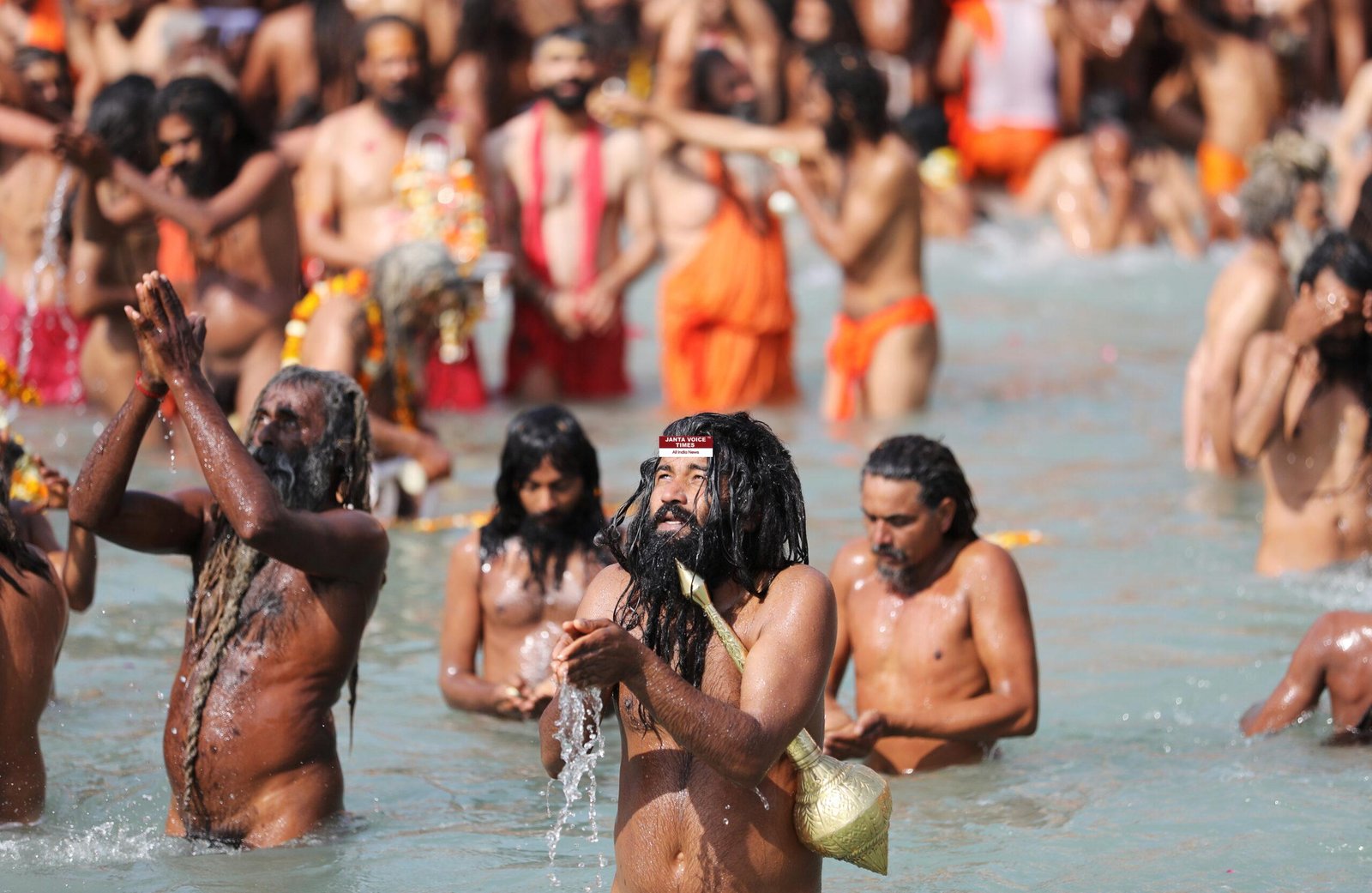 पौष पूर्णिमा से 2026 के धार्मिक पर्वों की शुरुआत, गंगा घाटों पर उमड़ी आस्था की भीड़