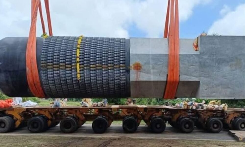 दुनिया का सबसे बड़ा शिवलिंग बिहार में दाखिल, गोपालगंज में भव्य स्वागत, हर-हर महादेव से गूंज उठा जिला